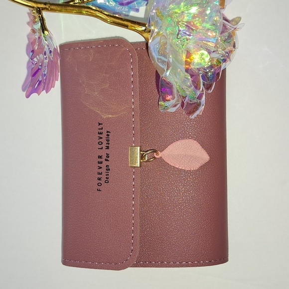 Trifold Wallet Mauve 🆕️ - Picture 1 of 3